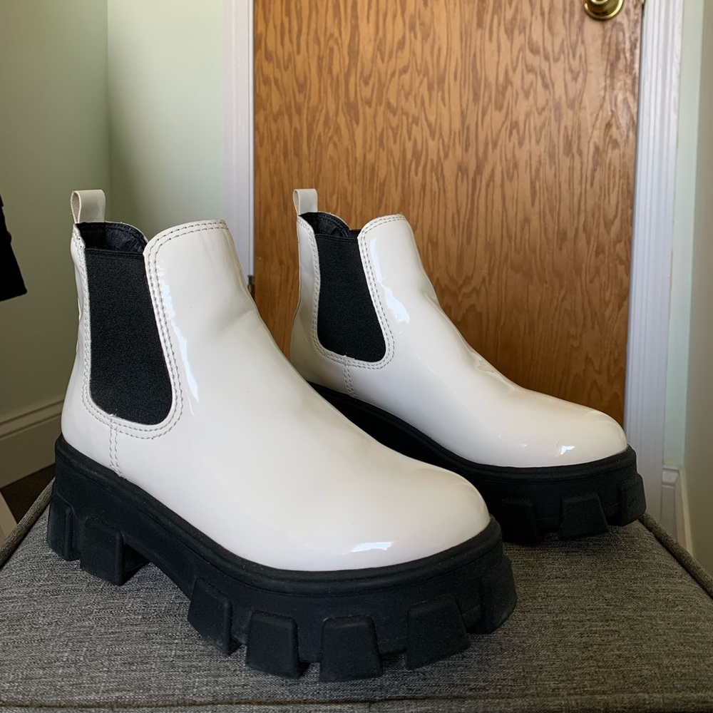 Circus white platform boots
